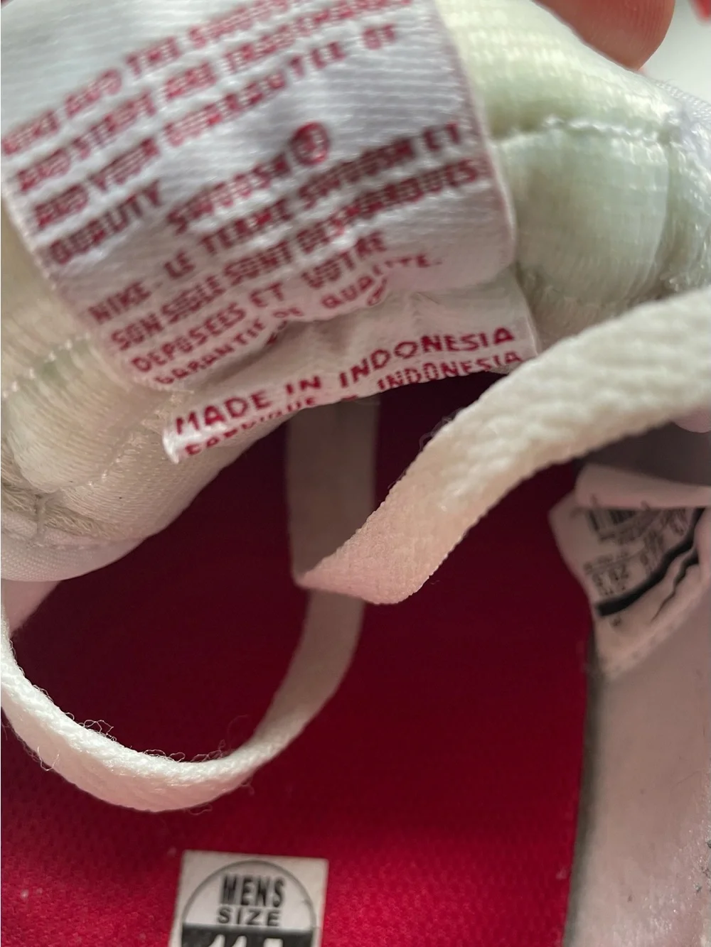 OG Forrest Gump Nike Men’s White Sneakers with Red Swoosh and Blue Stripe - Picture 5 of 5